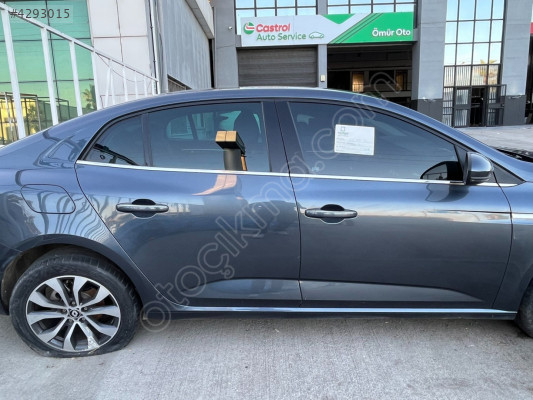 RENAULT MEGANE 4 SAĞ ARKA KAPI  (HATASIZ) SÖKME 821002253R