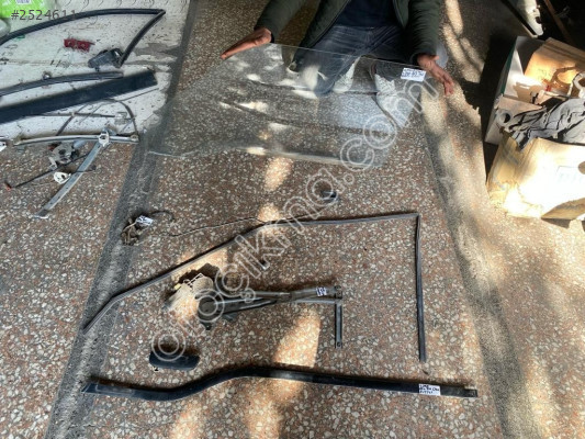 MİTSUBİSHİ L300 SOL ÖN KAPI CAMI ORJİNAL ÇIKMA TEMİZ
