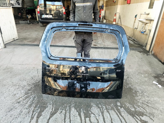 PEUGEOT RİFTER SİYAH BAGAJ KAPAĞI ORJINAL BOYASIZ HATASIZ