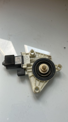 5Q4959802D vw passat b8 ön sağ cam motoru