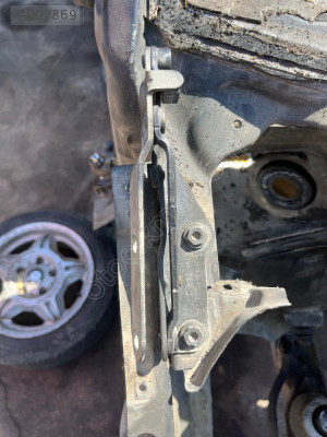 VOLKSWAGEN TRANSPORTER T5 KAPUT MENTEŞESİ