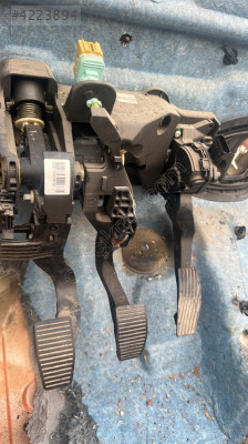 EGEA CROSS GAZ FREN DEBRİYAJ PEDALLERİ SIFIR ÇIKMA