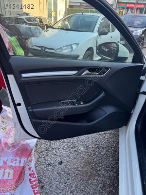 AUDİ A3 ( 2015 ) SOL ÖN KAPI DÖŞEMESİ ORJINAL ÇIKMA