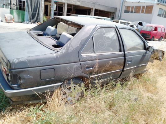 Peugeot 405 çıkma Sağ ön kapı