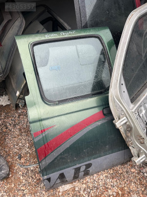 Nissan skystar sağ arka kapı