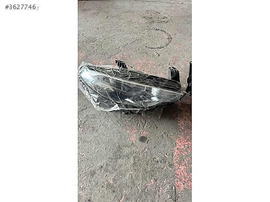 Fiat Egea sağ ön far