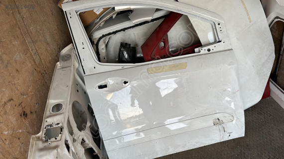 FORD COURİER SAĞ ÖN KAPI ORJİNAL ÇIKMA