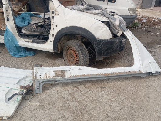Ford transit V363.Sol ön kapı yuvası