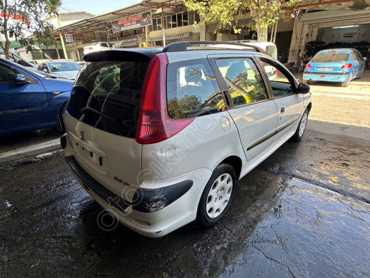 Peugeot 206 sağ arka kapı