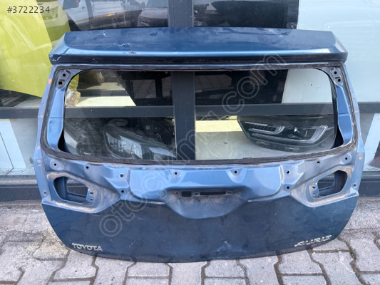 Toyota Auris bagaj kapağı