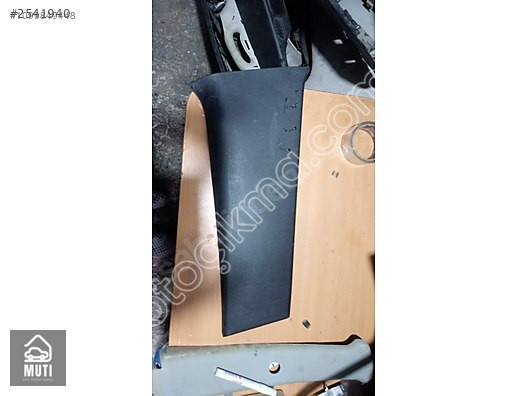 Volkswagen Golf 4 SAğ Orta Direk Bakaliti OEM; 1J4867298A