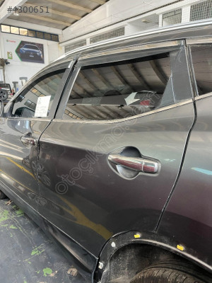 NİSSAN QASHQAİ SOL ARKA KAPI ORJİNAL SÖKME (HATASIZ) DOLU