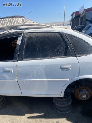 Opel vevtra b sol arka kapı çıkma