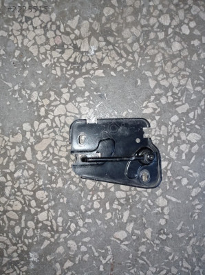 8V0823166B 18-21 A3 ORJ ÇIKMA ÜST KAPUT MANDALI SAĞ
