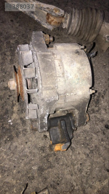 Renault 12 şarj dinamosu