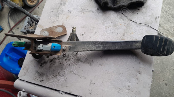 RENAULT MEGANE 2 DEBRİYAJ PEDALI ÇEVİK OTO ÇIKMA