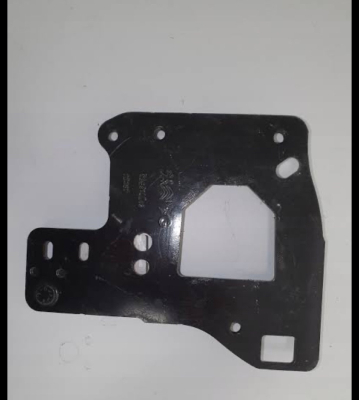 Peugeot 208 tampon darbe emici desteği sol 9823991480