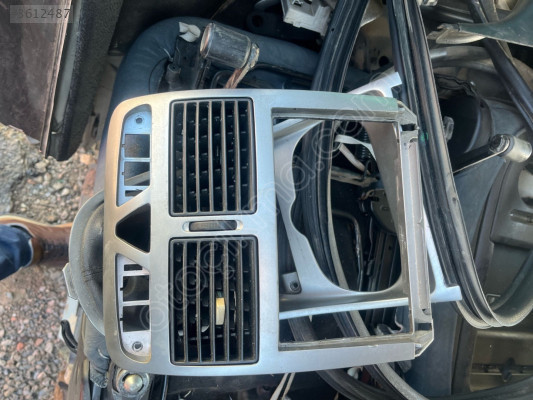 Peugeot 307 konsol çerçevesi
