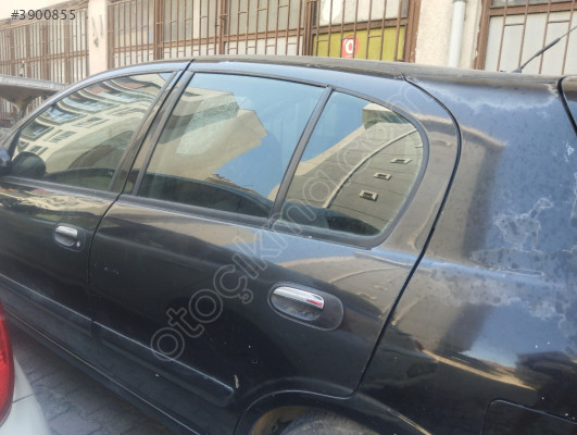 Almera sol arka kapı