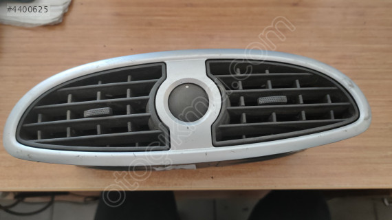 Renault Clio havalandırma ızgarası D6246282