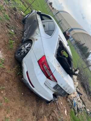 Skoda Superb arka Çamurluk