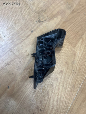 Ford Focus ön tampon sağ braket