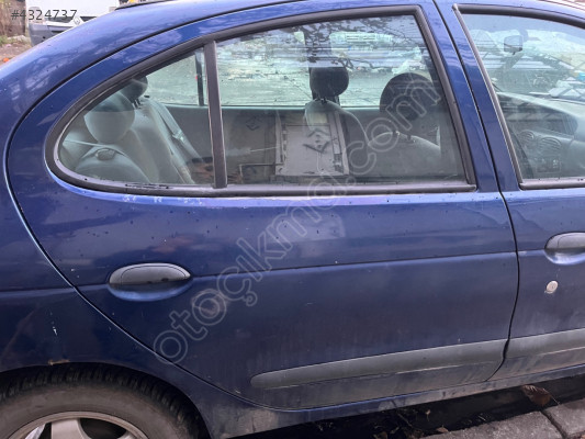 RENAULT MEGANE 1 SAĞ ARKA KAPI HATSIZ SÖKME