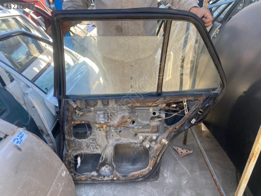 HONDA CİVİC SAĞ ARKA KAPI CAM KRİKOSU 1990 MODEL