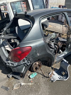 Peugeot 207 sağ arka çamurluk kesme