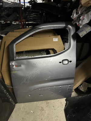 Peugeot berlingo ön sol kapı