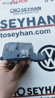 5K6807394A Golf 6 arka tampon sağ braketi