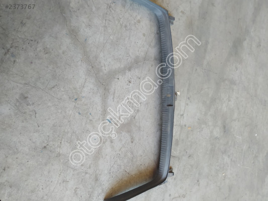 Golf 6 arka bagaj kapağı plastik 1K6863651