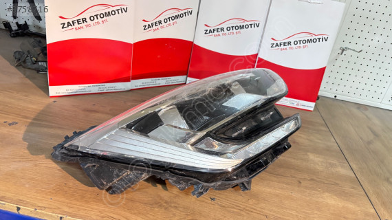 Renault Megane 4 2015-2021 Sağ Far 260102357R