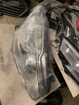 Peugeot 208 sağ sol ön far lambası