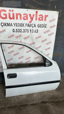 OPEL VECTRA A SAĞ ÖN KAPI