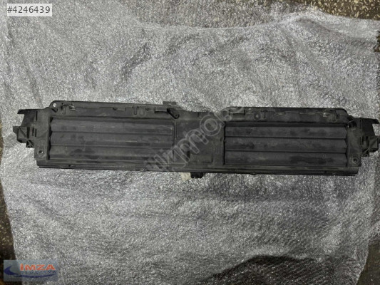 AUDİ A4-A5 RADYATÖR HAVALANDIRMA PERDESİ 8W0971277