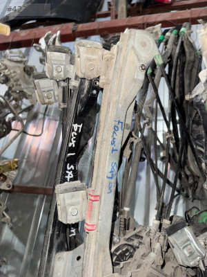 Focus 1 sağ ön cam krikosu