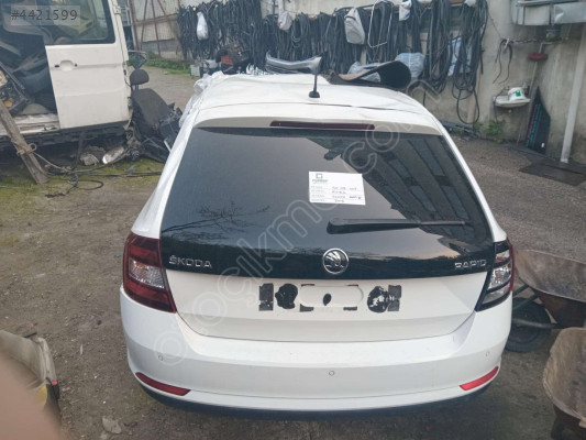 SKODA RAPİD BAGAJ KAPAĞI