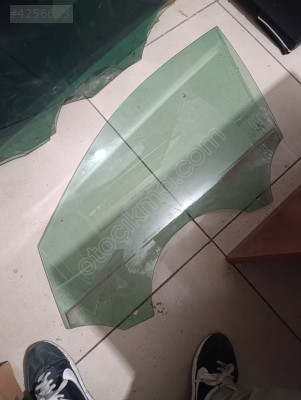 Volkswagen Passat b8 sol ön kapı camı orjinal çıkma parça