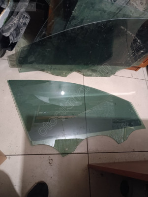 Volkswagen Polo taigo sağ ön kapı camı orjinal çıkma parça