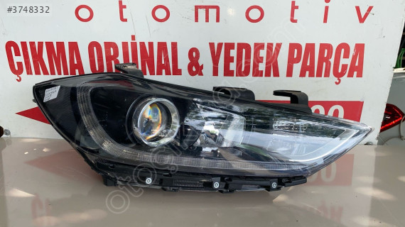 Hyundai ELANTRA  sağ ön far
