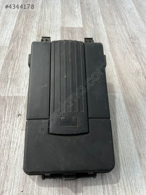 VOLKSWAGEN GOLF 5 AKÜ ÜST KAPAGI 1K0915443 ÇIKMA