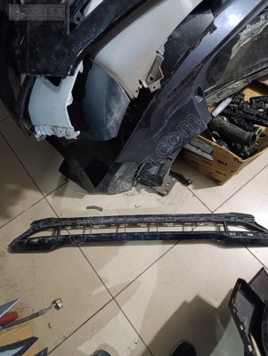 Audi Q7 s-line ön tampon alt ızgara orjinal çıkma parça