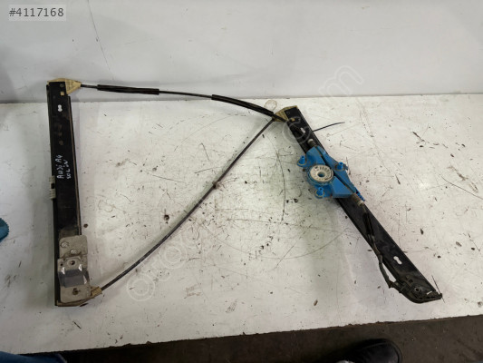 AUDİ A4 SOL ÖN KAPI CAM KRİKOSU