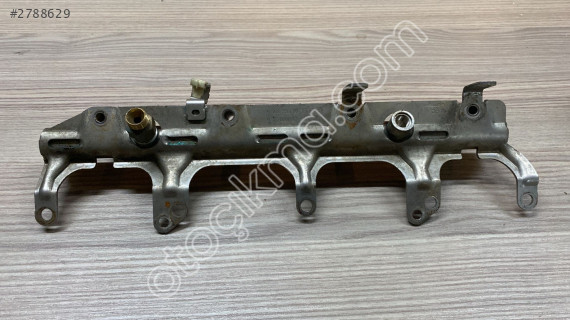 06J133317G AUDI A4 1.8 TFSI ENJEKTOR RAMPASI