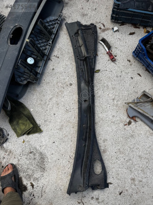Renault Kangoo Ön Cam Izgarası