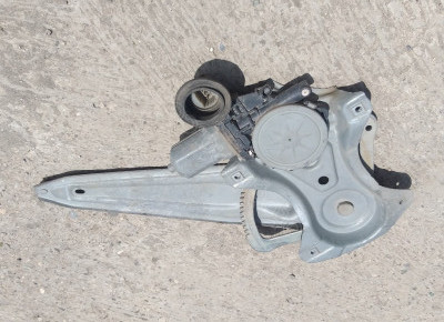 Toyota Corolla Sağ Arka Cam Krikosu 2002 - 2006 Çıkma Parça