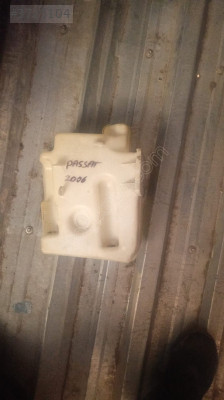 VOLKSWAGEN PASSAT CAM SİLECEK SUYU DEPOSU