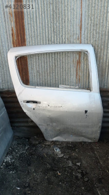 Dacia Sandero sağ arka kapı model 13 18