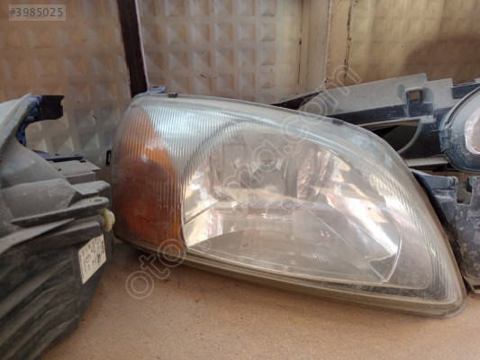 Ford Fiesta Sağ Ön Far